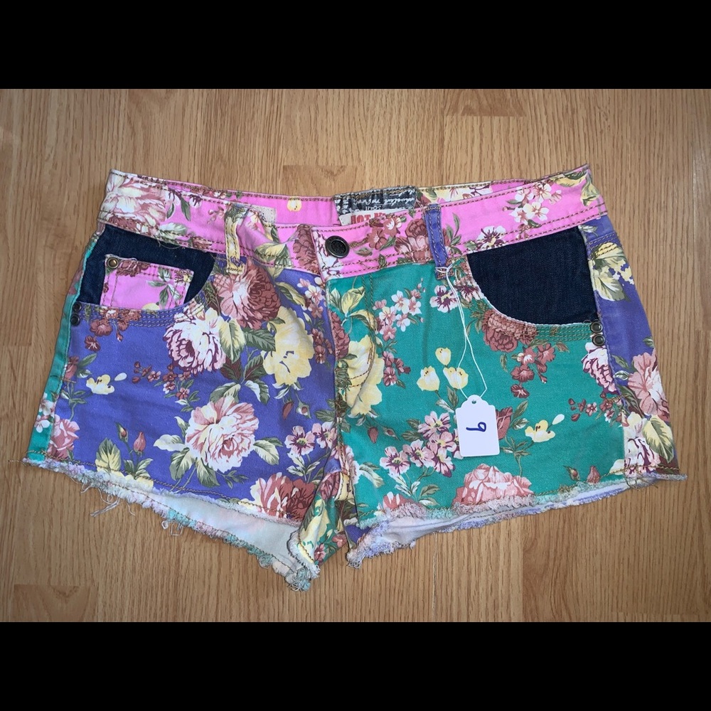 2000s Hot kiss shorts